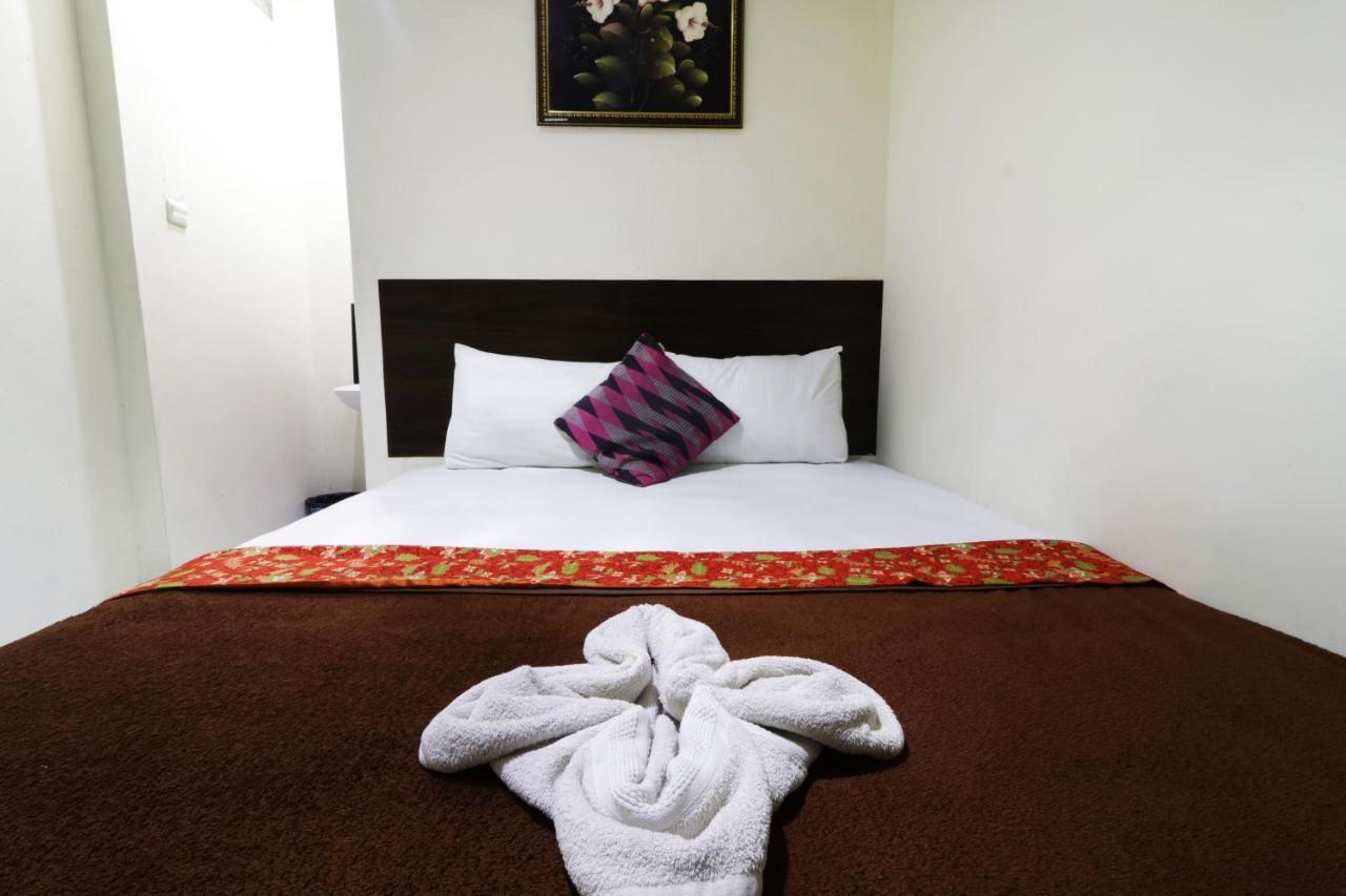 Hotel Bantal Guling Pasar Baru Bandung Exterior foto