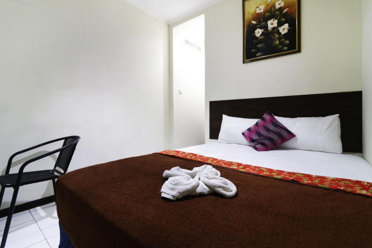 Hotel Bantal Guling Pasar Baru Bandung Exterior foto
