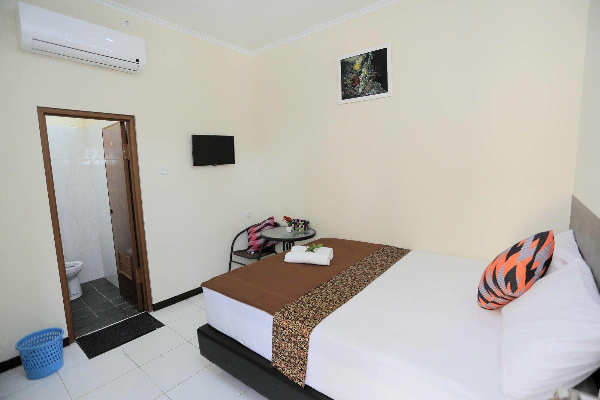 Hotel Bantal Guling Pasar Baru Bandung Exterior foto