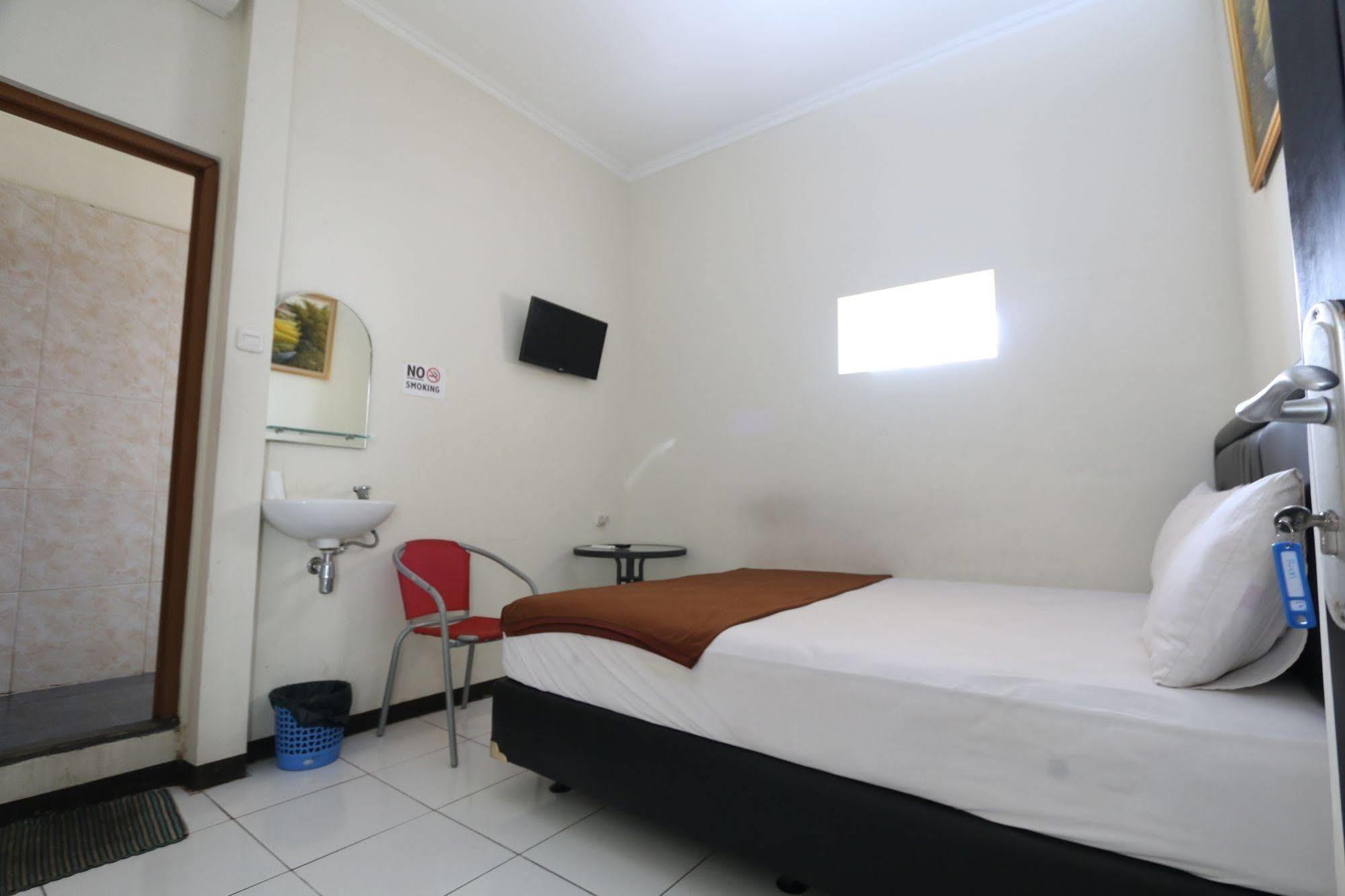 Hotel Bantal Guling Pasar Baru Bandung Exterior foto