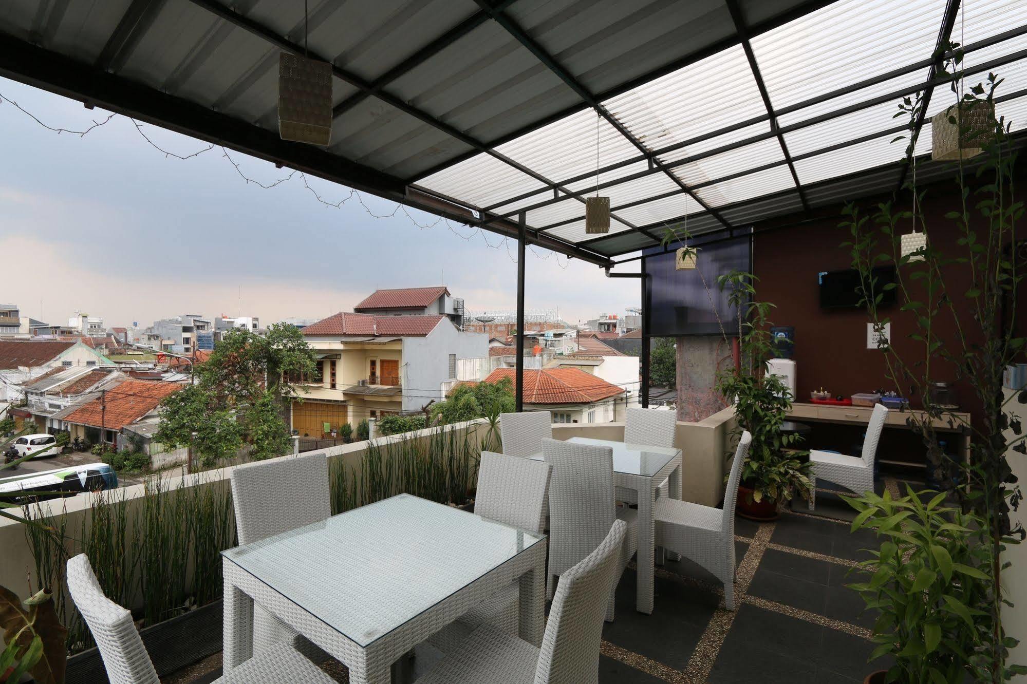 Hotel Bantal Guling Pasar Baru Bandung Exterior foto